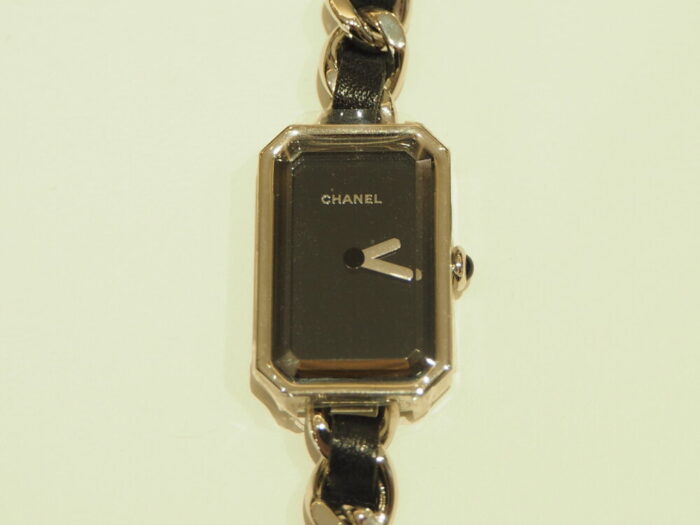 センスが光る、シャネルらしい腕時計「プルミエール ロック」（H3749）-CHANEL -P1050286-700x525