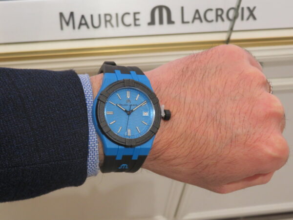 眩いばかりのカラーバリエーションを楽しんで…。モーリスラクロア「アイコン #タイド」-MAURICE LACROIX -IMG_7979-600x450