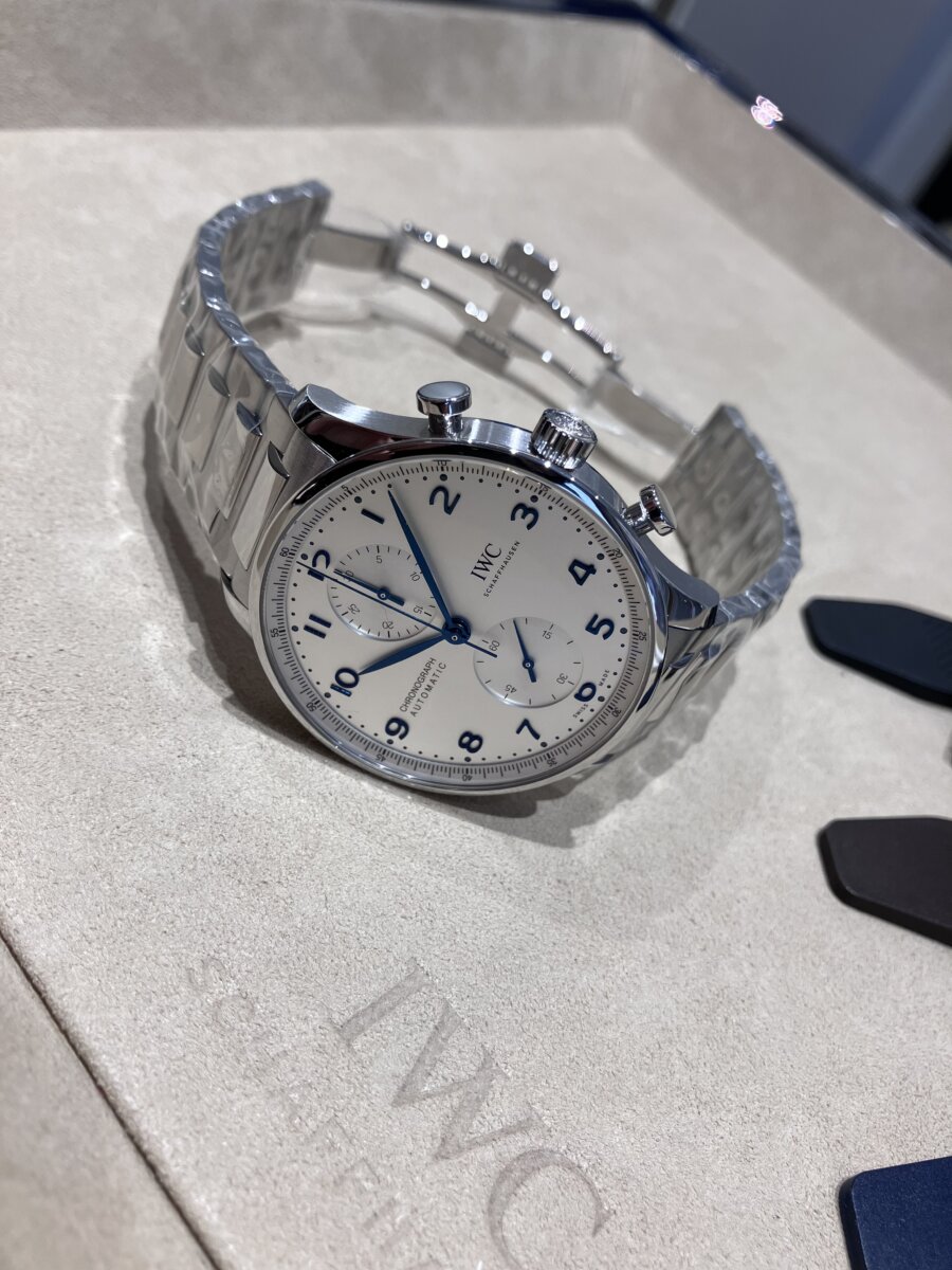 【 IWC 】ポリッシュ仕上げとサテン仕上げで美しく丁寧に仕上げられた SSブレス の「ポルトギーゼ クロノグラフ 」をご紹介。-IWC -IMG_1473