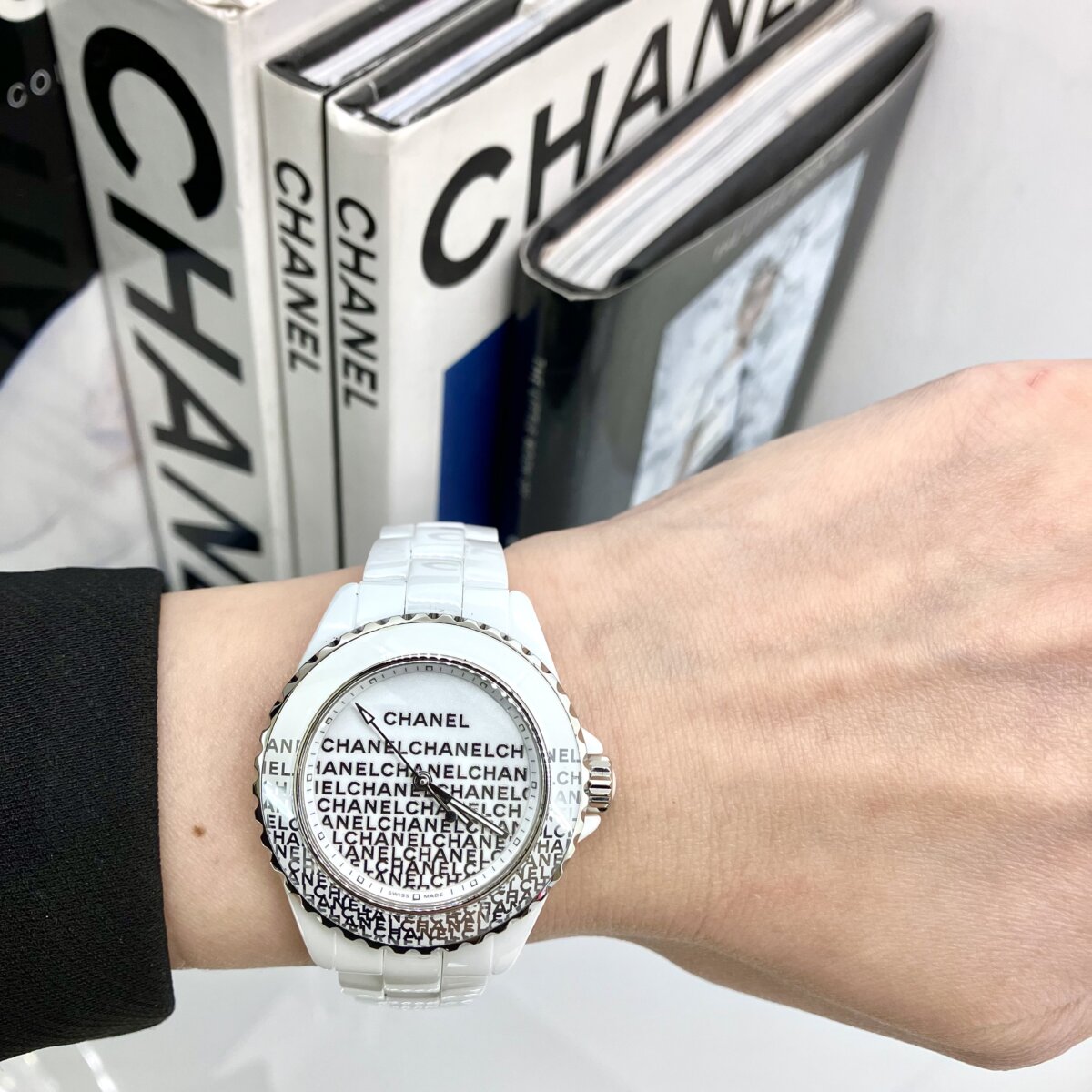 【 シャネル 】６文字の「CHANEL」の文字から着想を得たコレクション… J12 限定モデルをご紹介。-CHANEL -IMG_3711