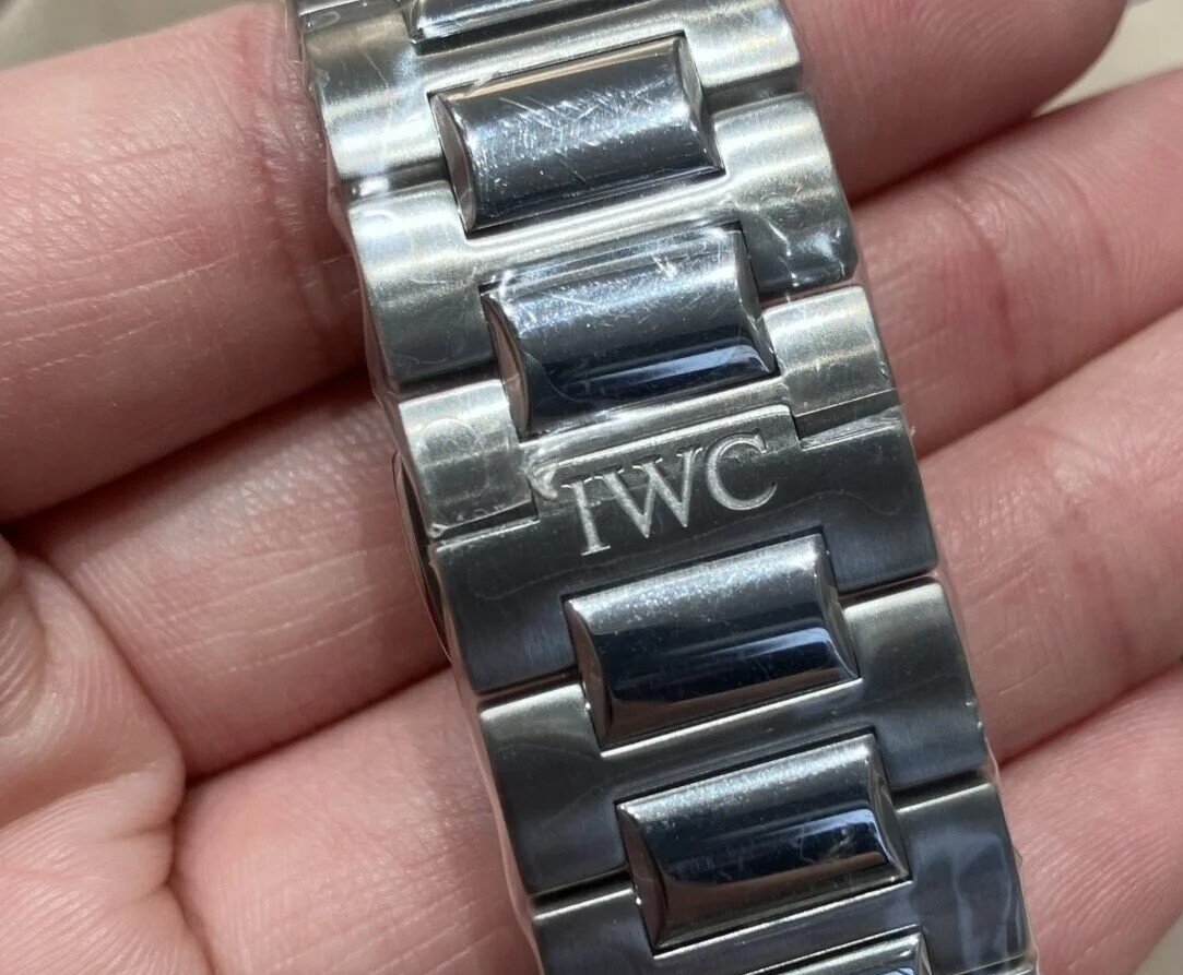 【 IWC 】ポリッシュ仕上げとサテン仕上げで美しく丁寧に仕上げられた SSブレス の「ポルトギーゼ クロノグラフ 」をご紹介。-IWC -iqqcbdph