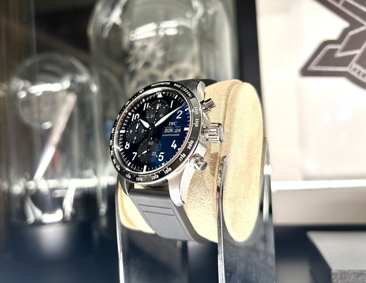 【IWC】 車好き必見！高級車に名前負けしない！？パイロット・ウォッチ・パフォーマンス・クロノスグラフ41AMGをご紹介-IWC -S__188039191_0