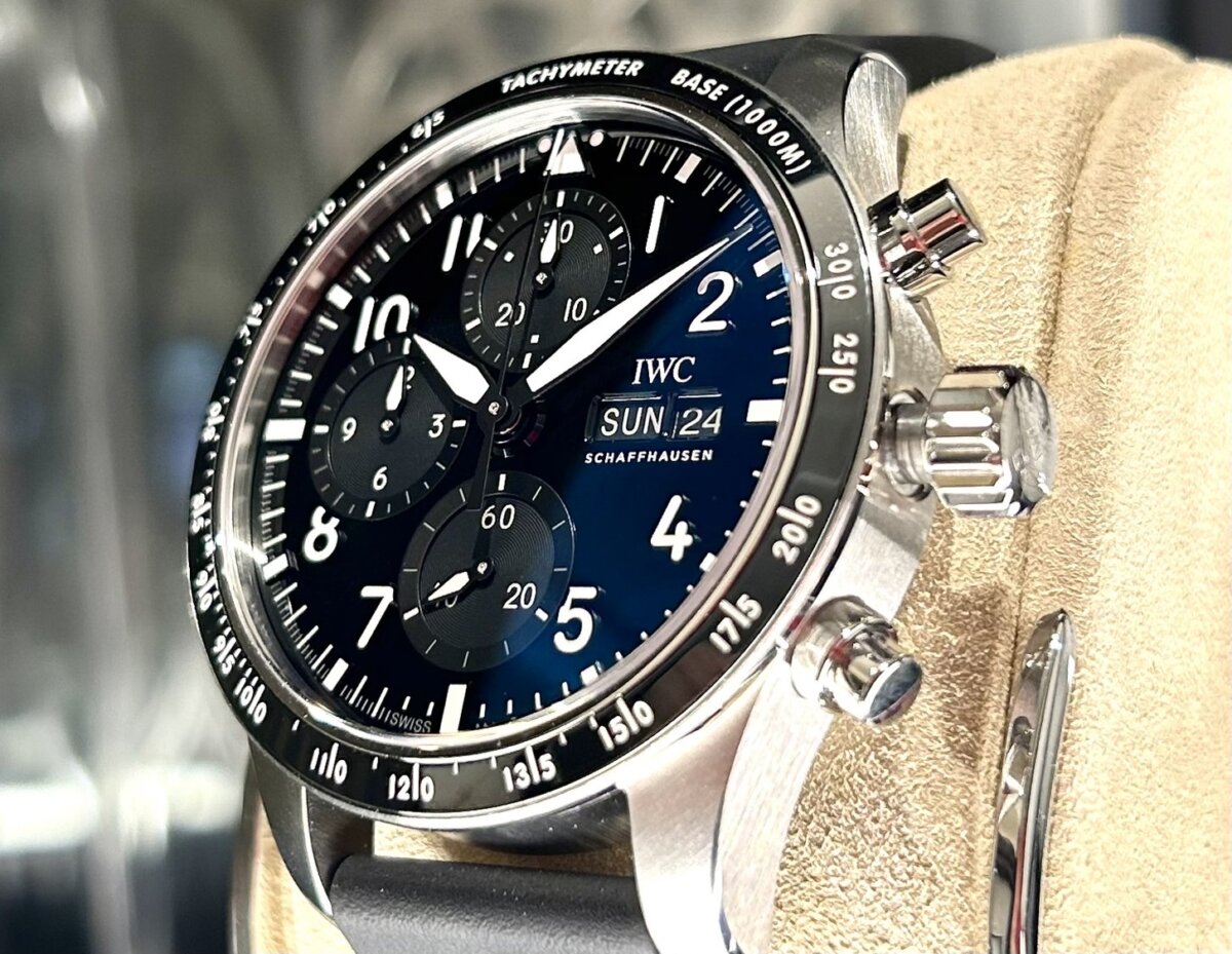 【IWC】 車好き必見！高級車に名前負けしない！？パイロット・ウォッチ・パフォーマンス・クロノスグラフ41AMGをご紹介-IWC -S__188334082