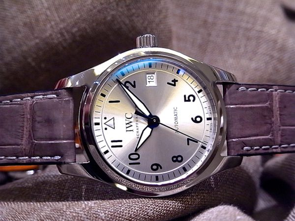 IWCの女性にも男性にも、どちらにもご愛用いただける小振りなケースサイズ 36mm〜37mmのオススメモデル。 - IWC 