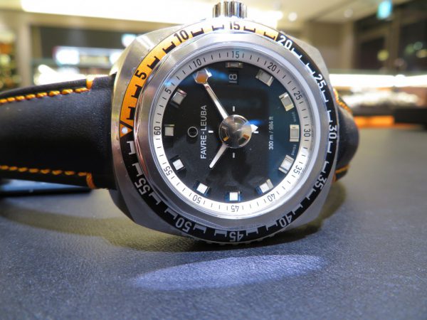 深海に耐え得る防水性の高さ。　ファーブルルーバから「レイダーディープブルー41ｍｍ」 - FAVRE-LEUBA（取扱い終了） 