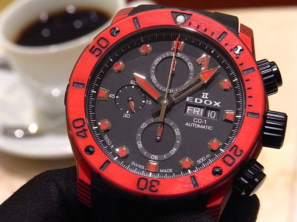 EDOX ブランド初！ケースとベゼルにカーボンを採用した「クロノオフショア1 カーボン クロノグラフ オートマチック」 - EDOX 