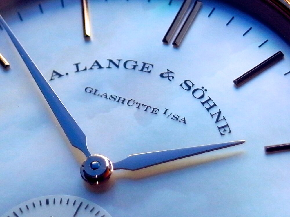 A.ランゲ＆ゾーネ 2つのマザーオブパール文字盤が美しい  サクソニア - A.LANGE＆SÖHNE（取扱い終了） 