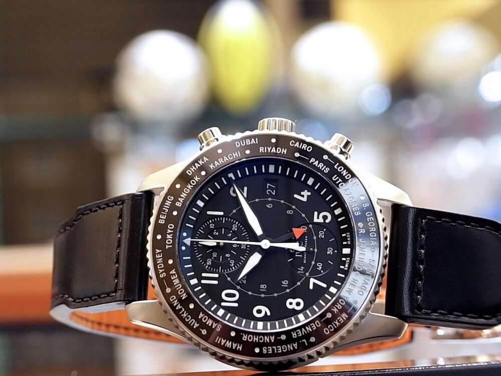 IWC ベゼルを回して設定する画期的な「パイロット・ウォッチ・タイムゾーナー・クロノグラフ」 - IWC 