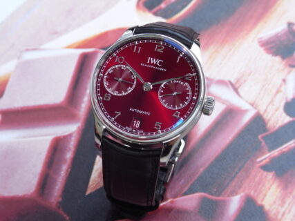 バーガンディカラーで腕元を演出してみてはいかがですか？「IWC ポルトギーゼ・オートマティック」