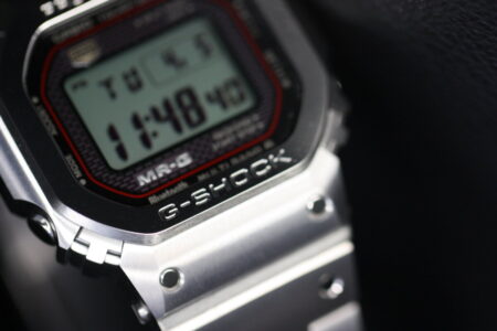 プレミアムなG-SHOCK：MRG-B5000D-1JRで感じる最高の所有感とは？