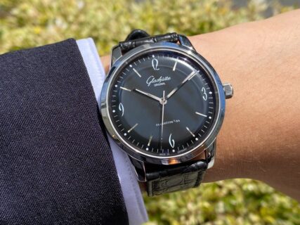 【グラスヒュッテ・オリジナル】1960年代の意匠を引き継いだ時計「シックスティーズ」