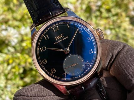 【IWC】注目の新作！金無垢に黒文字盤はシンプルにカッコイイ！！「ポルトギーゼ・オートマティック40」（IW358401）