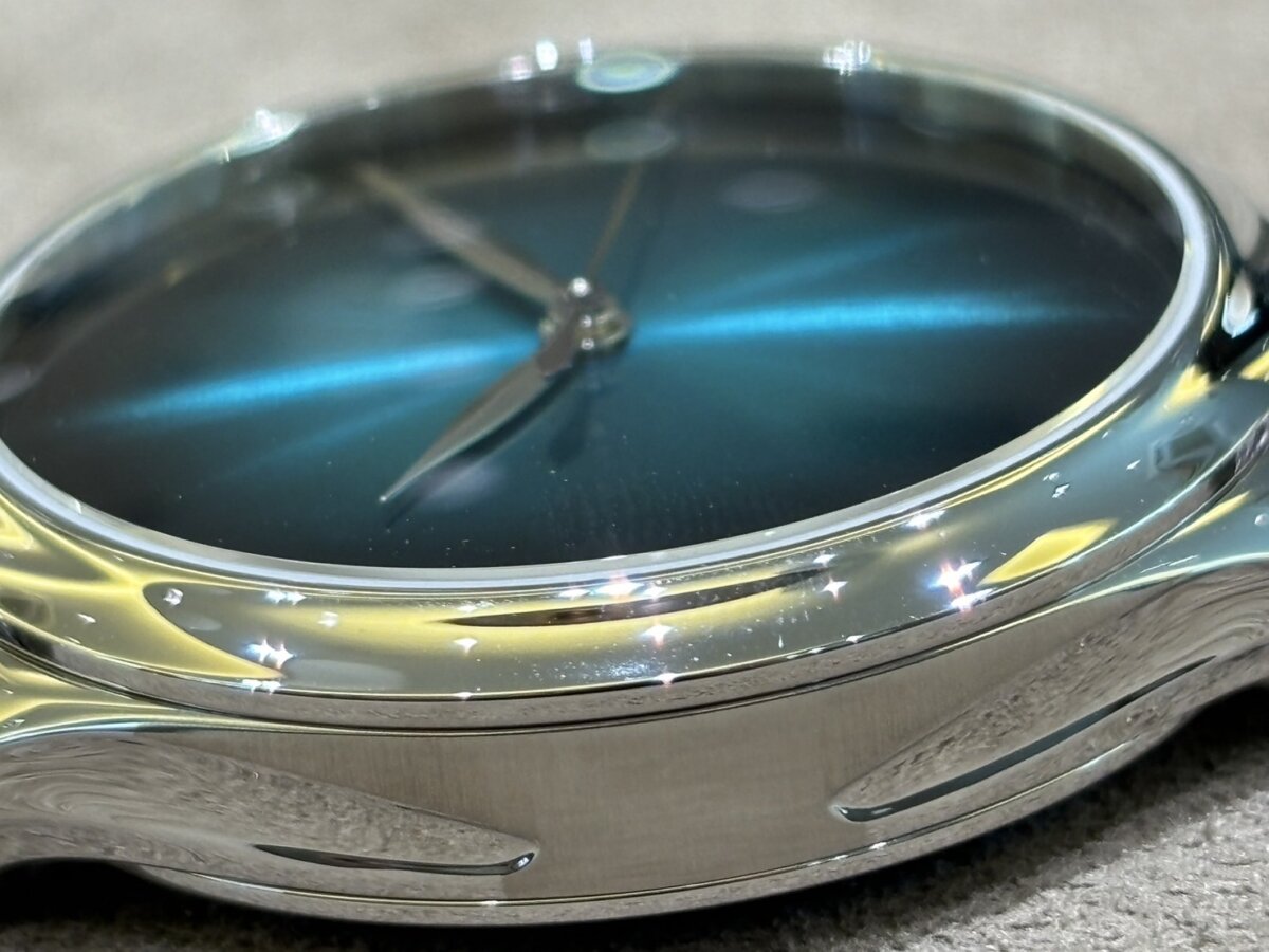 雲に包まれた時計ブランド「H.モーザー」がソフトローンチした「エンデバー38mm 」とは？ - H.Moser＆Cie. 