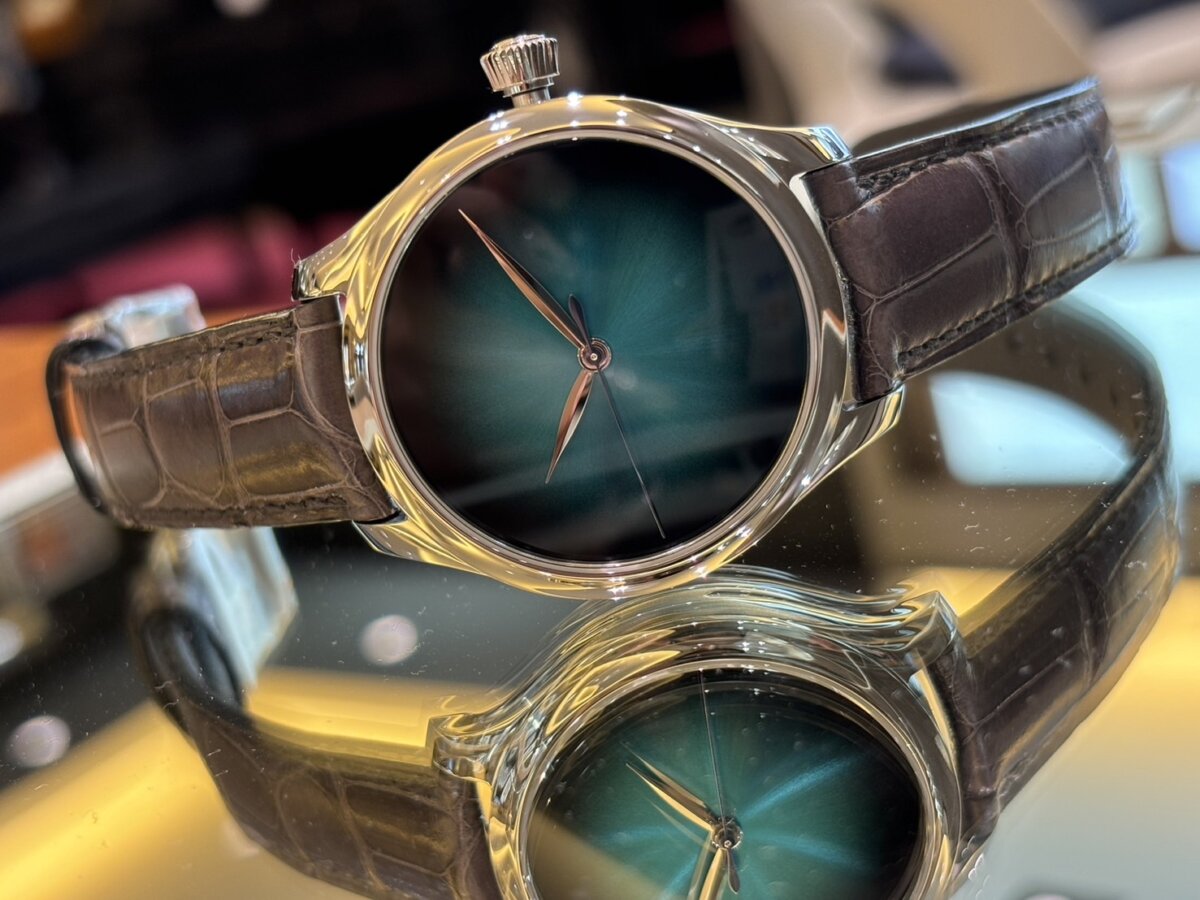 雲に包まれた時計ブランド「H.モーザー」がソフトローンチした「エンデバー38mm 」とは？ - H.Moser＆Cie. 