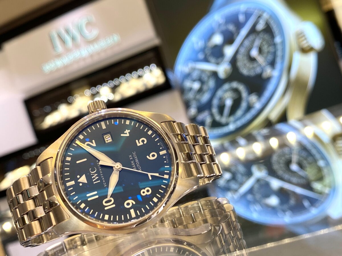 【IWC】を代表するモデルの一つ！パイロット・ウォッチ「マークⅩⅩ」ブルー文字盤(IW328204) - IWC 