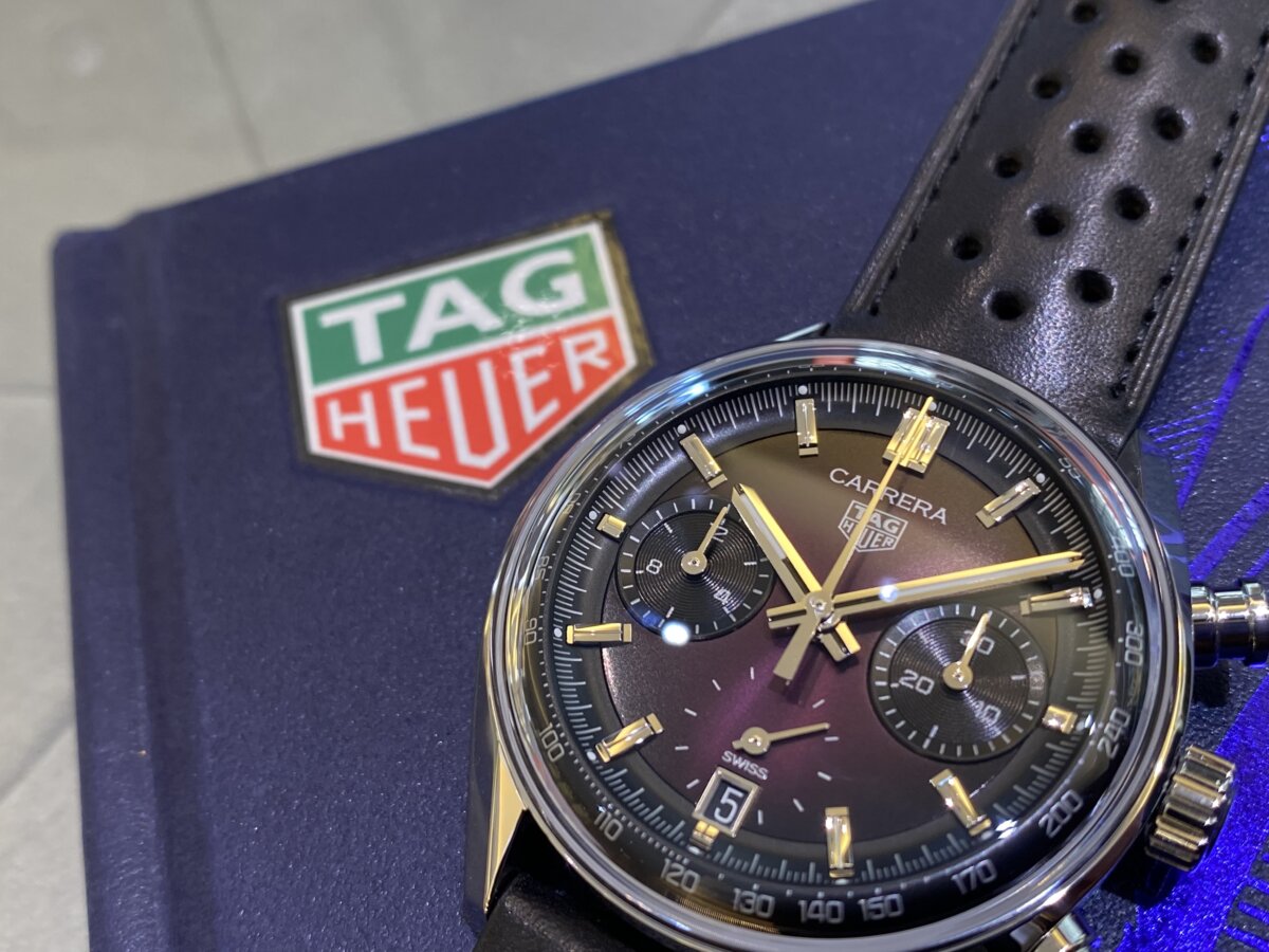 【タグ・ホイヤー】パープルは今後のトレンドカラーになる！？「カレラ クロノグラフ」スモーキーパープル文字盤 - TAG Heuer 