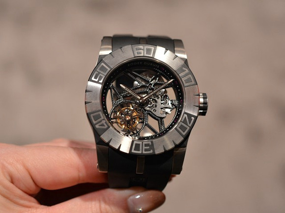 今日のロジェデュブイは、イージーダイバートゥールビヨン - ROGER DUBUIS（取扱い終了） 