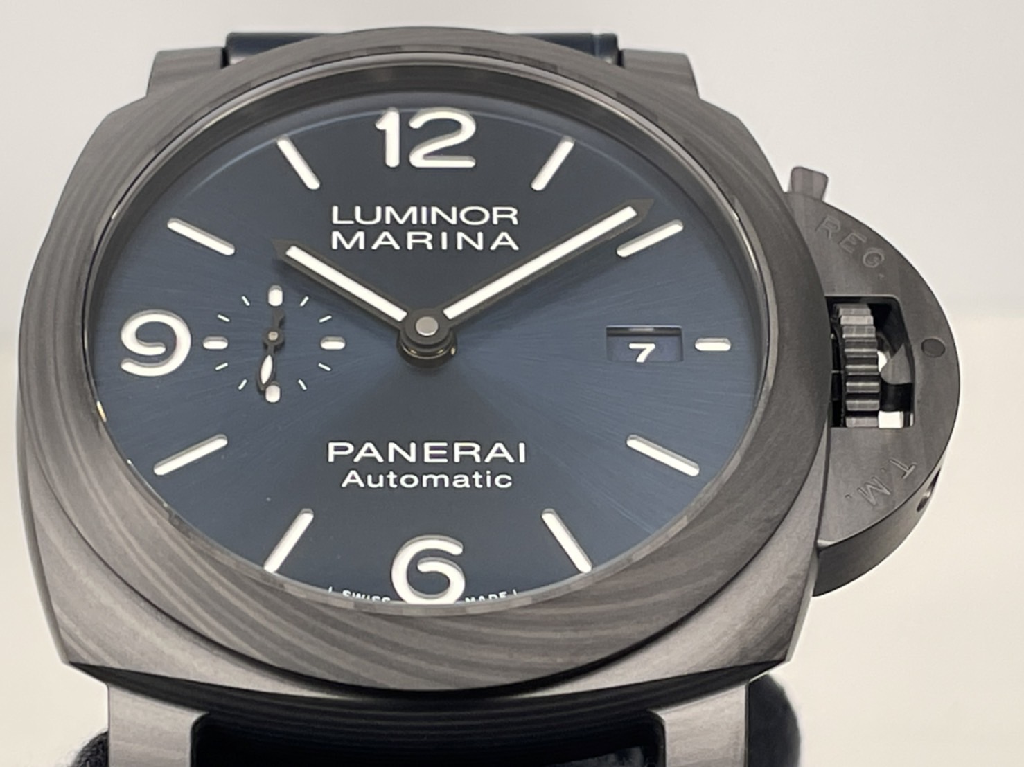 ブルー文字盤×カーボテック™で個性的な格好良い1本『ルミノール マリーナ カーボテック™44ｍｍ(PAM01664)』が入荷しました | パネライ  大阪心斎橋ブティック 公式ブログ