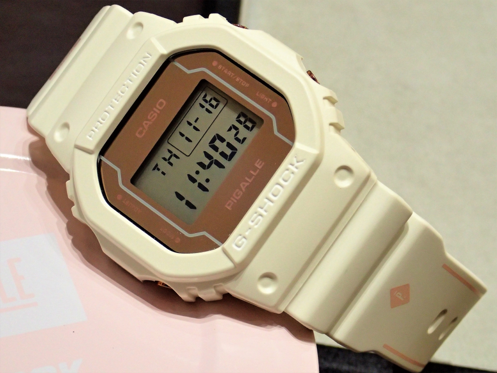 購入格安ジーショック PIGALLE タイアップモデル 新品 腕時計 メンズ ホワイト 男性 未使用品 CASIO DW-5600PGW-7JR コラボレーションモデル