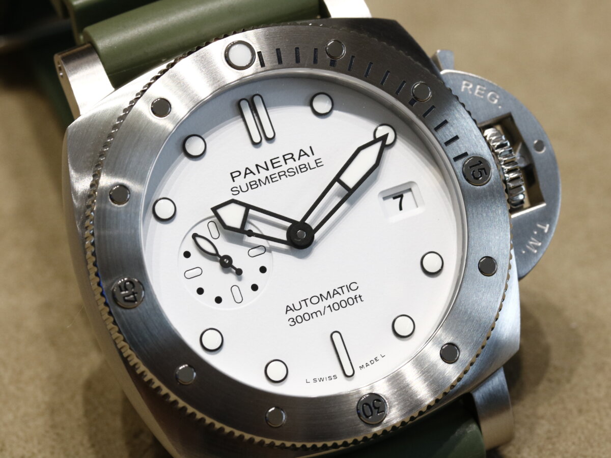 パネライ 今大人気の白文字盤サブマーシブルに44mmサイズが登場 - PANERAI 