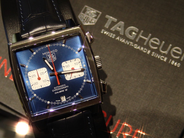 レトロな角型ケースのモナコ - TAG Heuer 