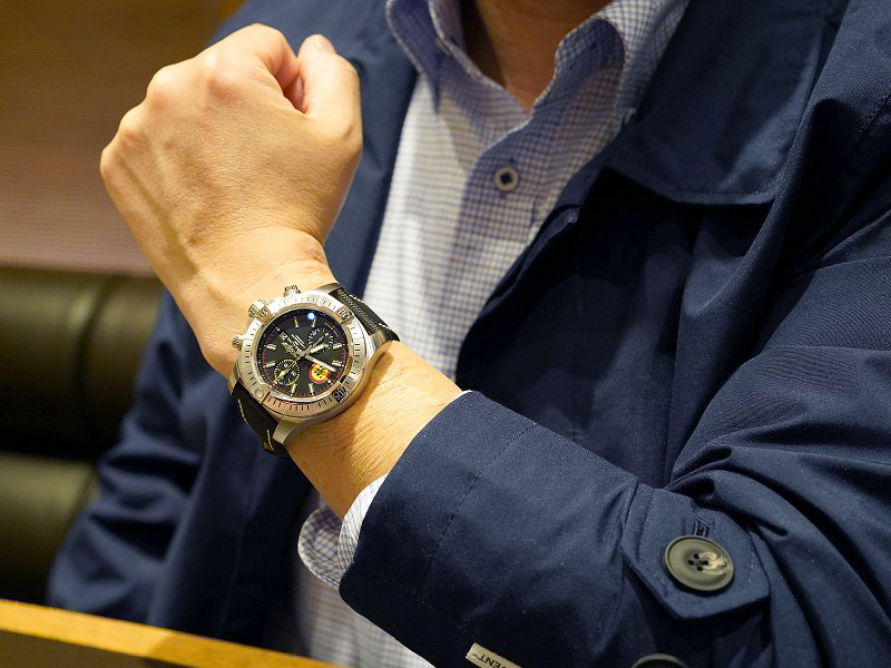 ブライトリング アベンジャー クロノグラフ45 スイスエア フォースチーム リミテッド 腕時計 - 腕時計メンズ